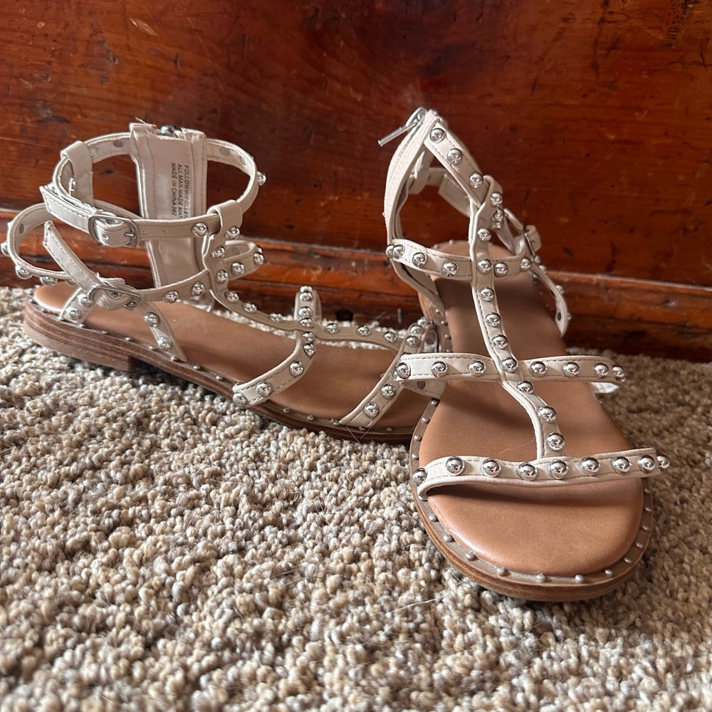 Women’s sandals